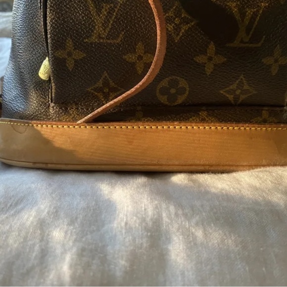 Wonderful LV Backpack - Picture 6 of 10